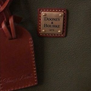 Dooney & Bourke hand bag